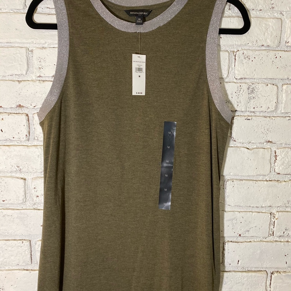 Banana Republic shell. NWT
